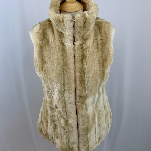 Kristen Blake Jackets & Blazers - Kristen Blake Tan Faux Fur Reversible Full Zip Vest With Pockets